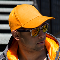 Schildmützen und Basecaps zu bedrucken und besticken